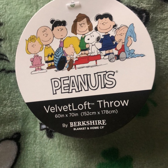 Peanuts SNOOPY St. Patrick’s Day Throw Blanket - Picture 2 of 8